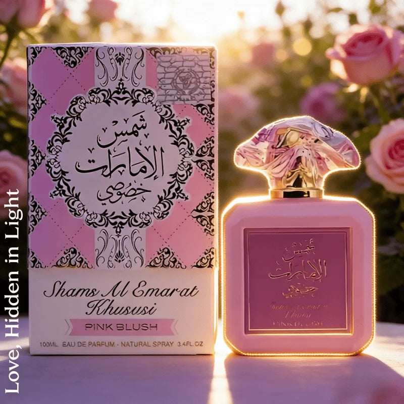 Shams Al Emarat Khususi Pink Blush EDP 100ml, flacon rose élégant, parfum idéal pour les moments quotidiens et romantiques
