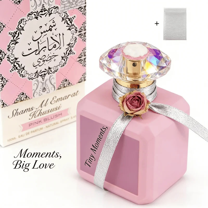 Shams Al Emarat Khususi Pink Blush EDP 100ml, flacon rose élégant, parfum idéal pour les moments quotidiens et romantiques